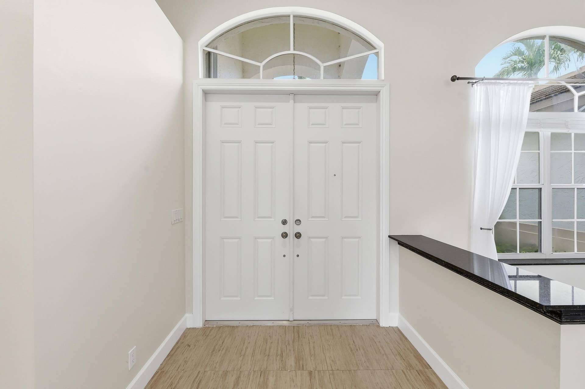 2644 Miller Court, Weston, FL 33332 Entrance interior