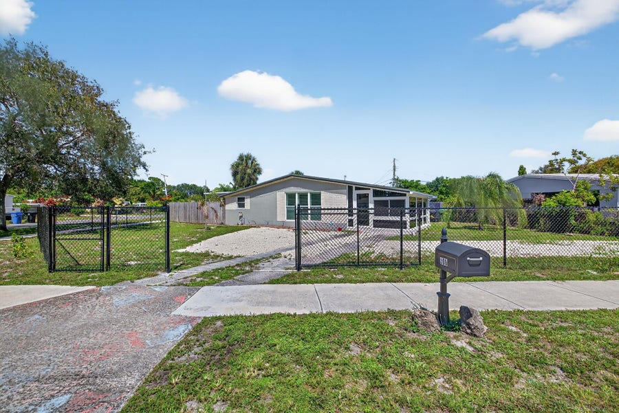 Property photo for 300 SW 25th Avenue, Fort Lauderdale, FL