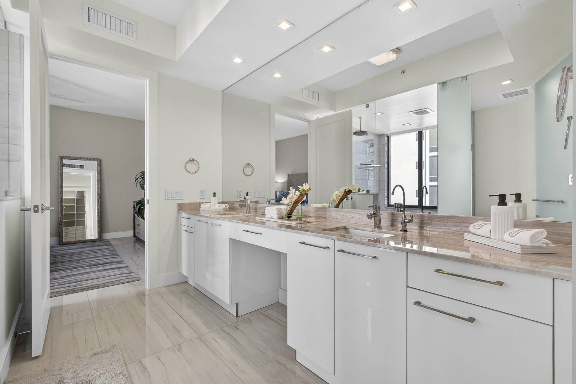 3 Water Club Way, #1801, North Palm Beach, FL 33408 MASTER BATH