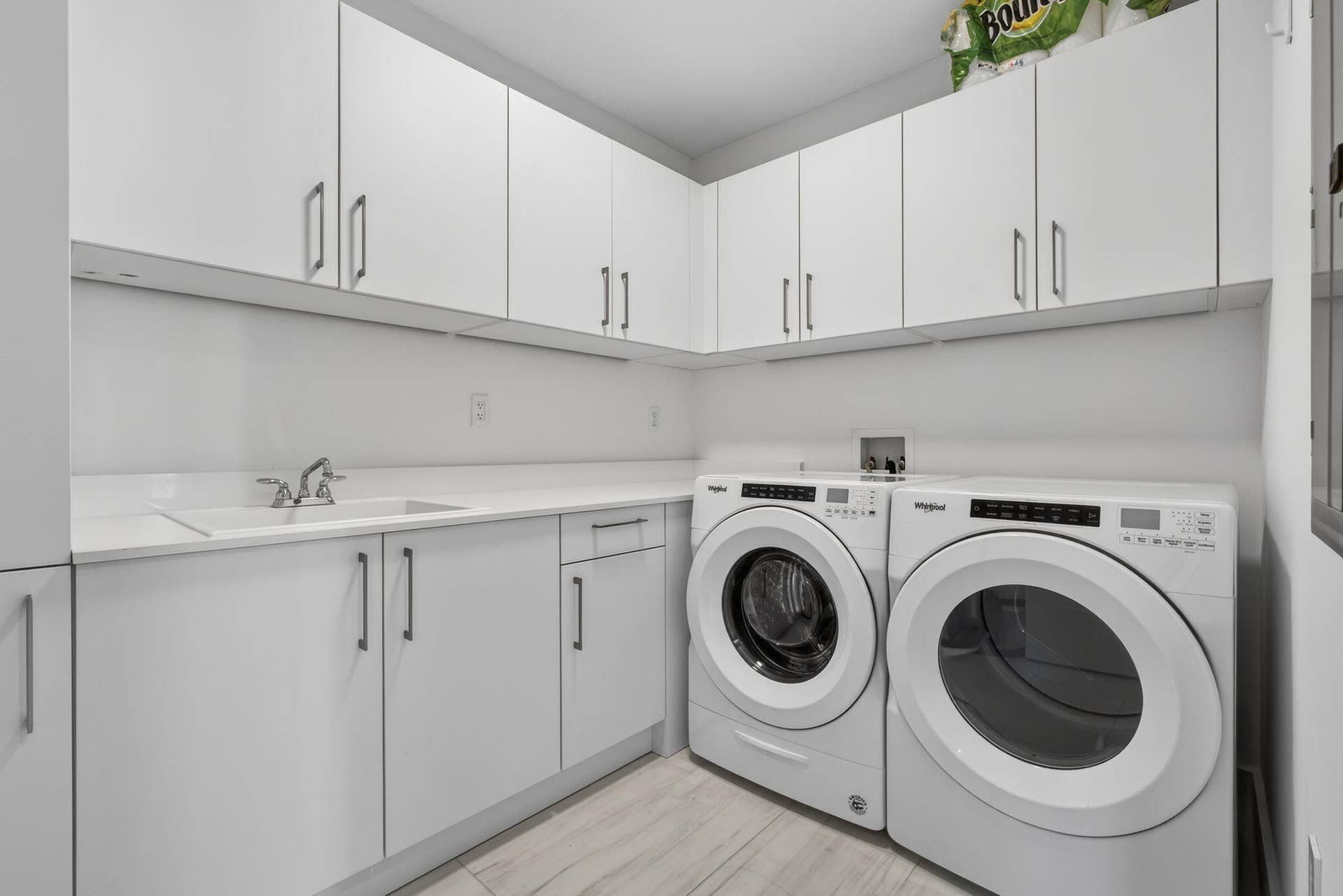 3 Water Club Way, #1801, North Palm Beach, FL 33408 LAUDRY