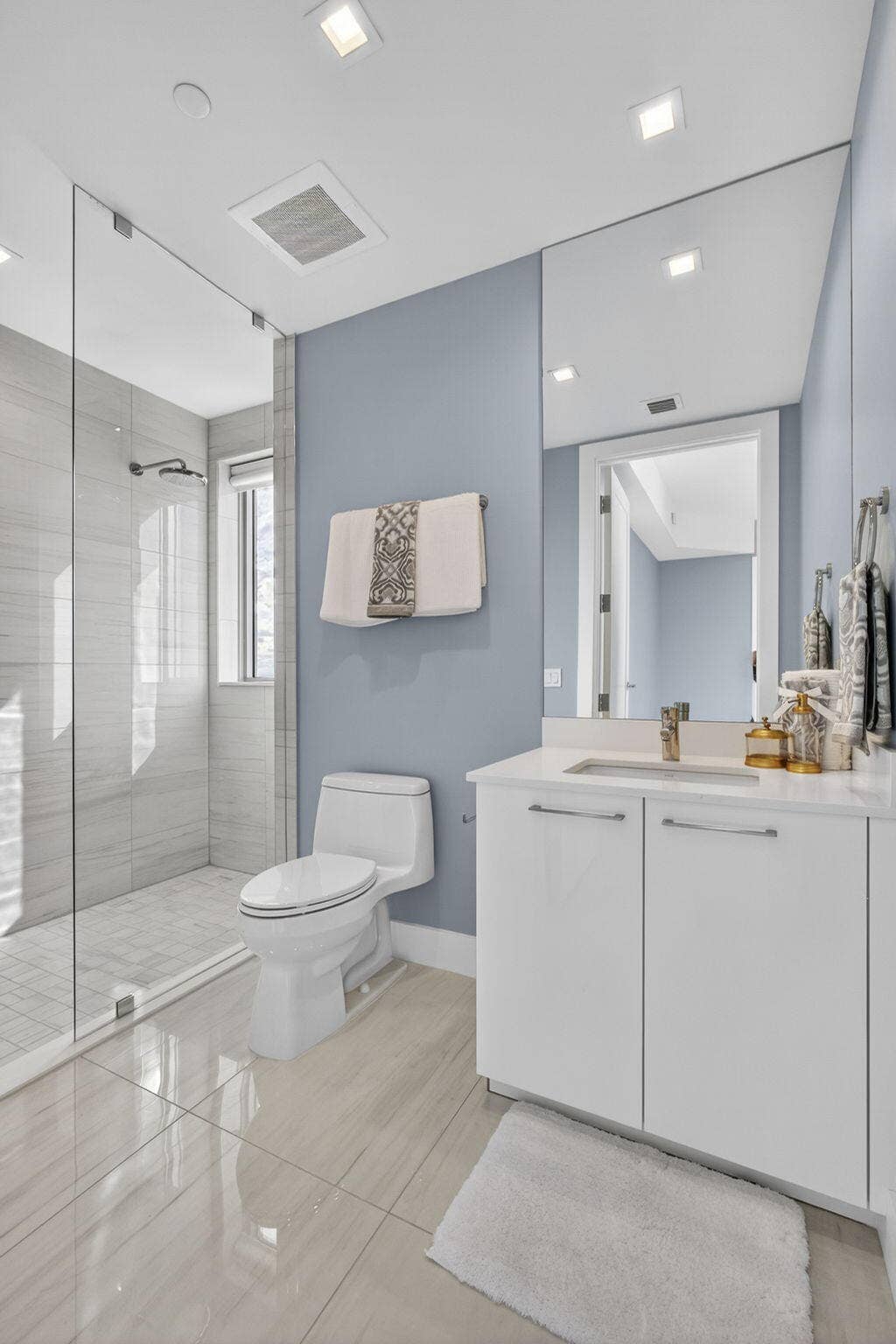 3 Water Club Way, #1801, North Palm Beach, FL 33408 BATH ROOM 2