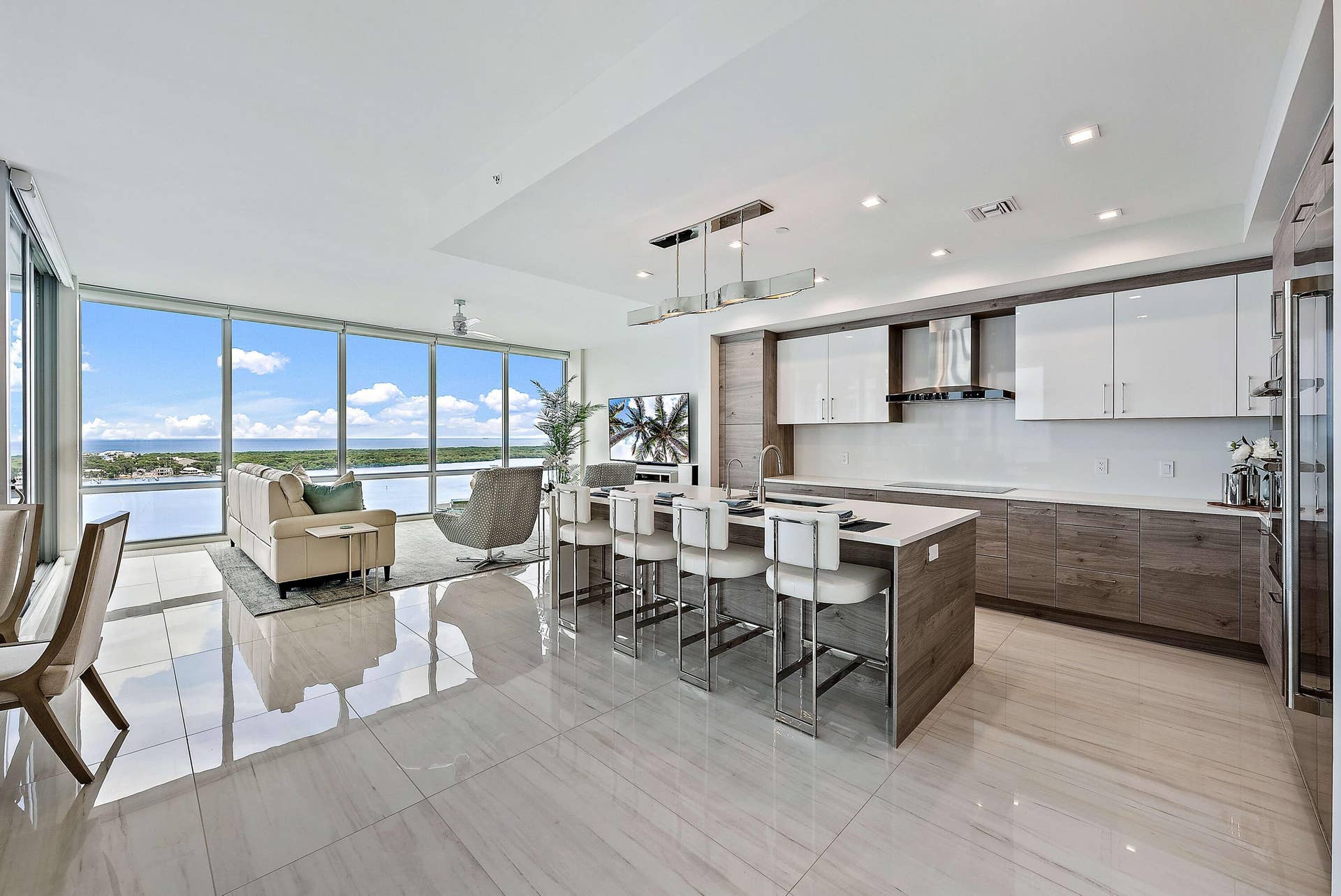 3 Water Club Way, #1801, North Palm Beach, FL 33408 2. Kitchen passge corner view