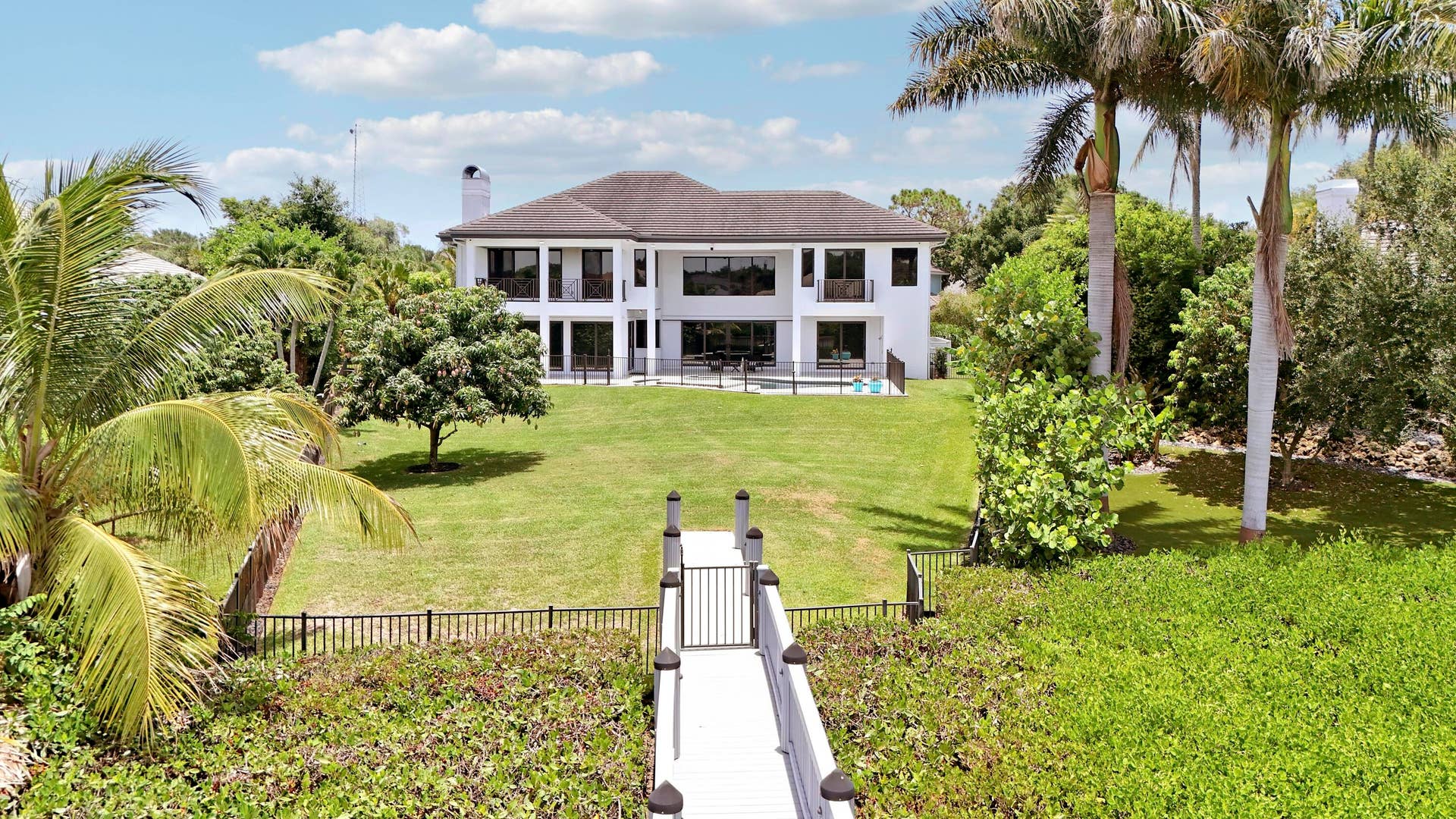 18411 SE Lakeside Drive, Jupiter, FL 33469 Gorgeous Views of Loxahatchee River