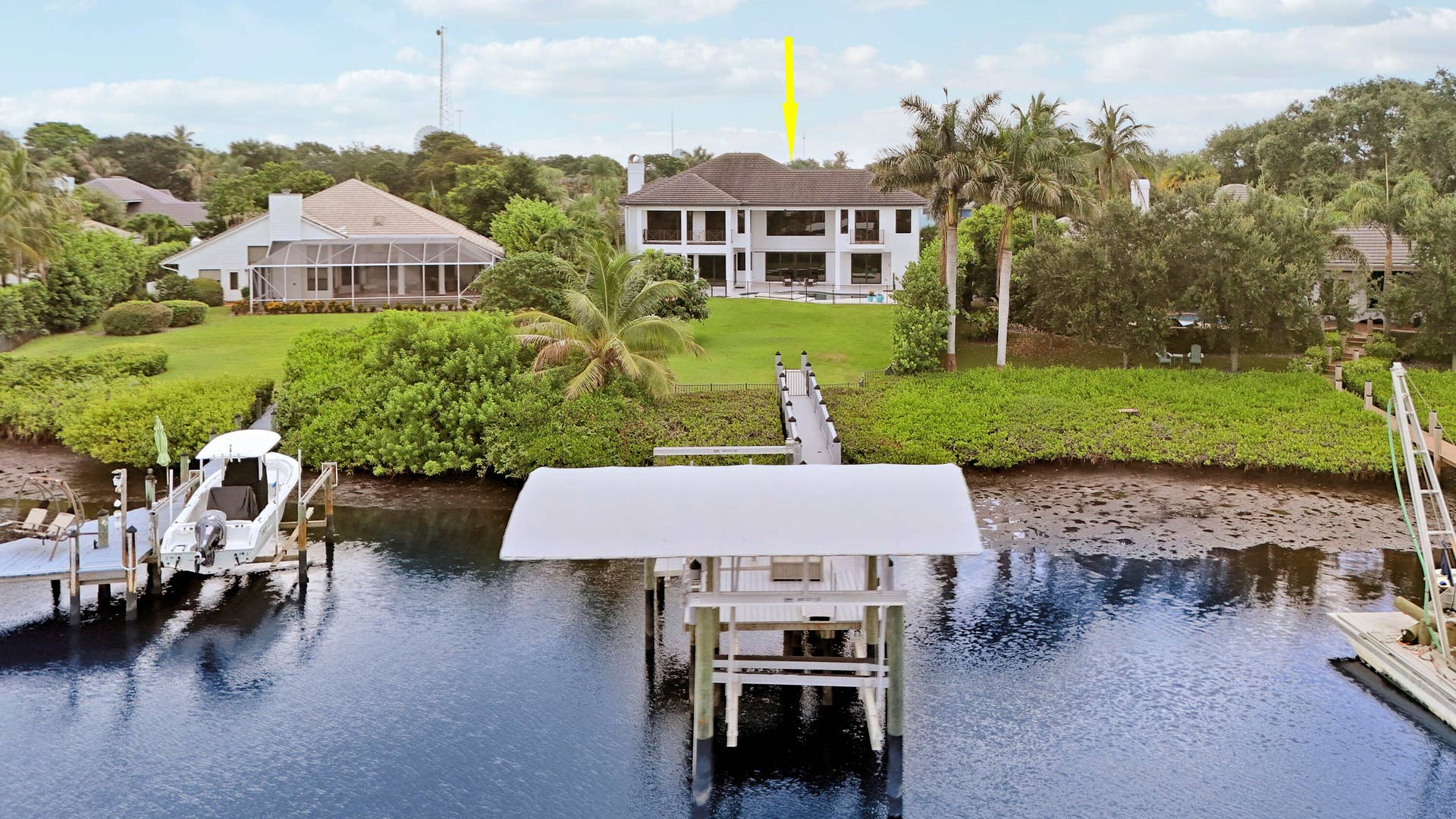 18411 SE Lakeside Drive, Jupiter, FL 33469 Dock with 2 Lifts