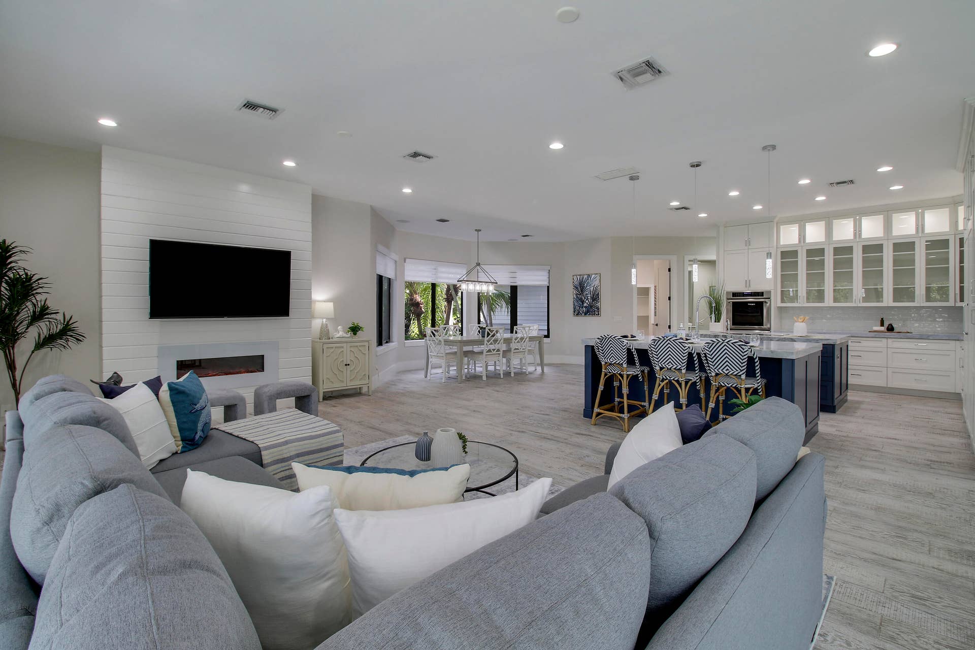 18411 SE Lakeside Drive, Jupiter, FL 33469 Family Room View