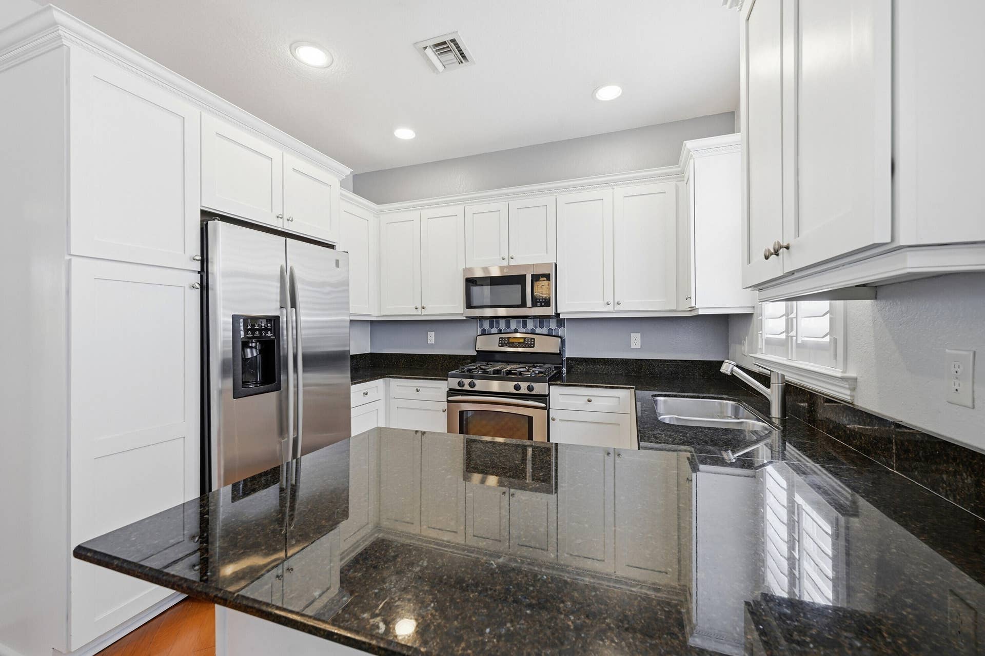 542 NE 7th Avenue, #Unit 2, Fort Lauderdale, FL 33301 12_010_dsc_0391