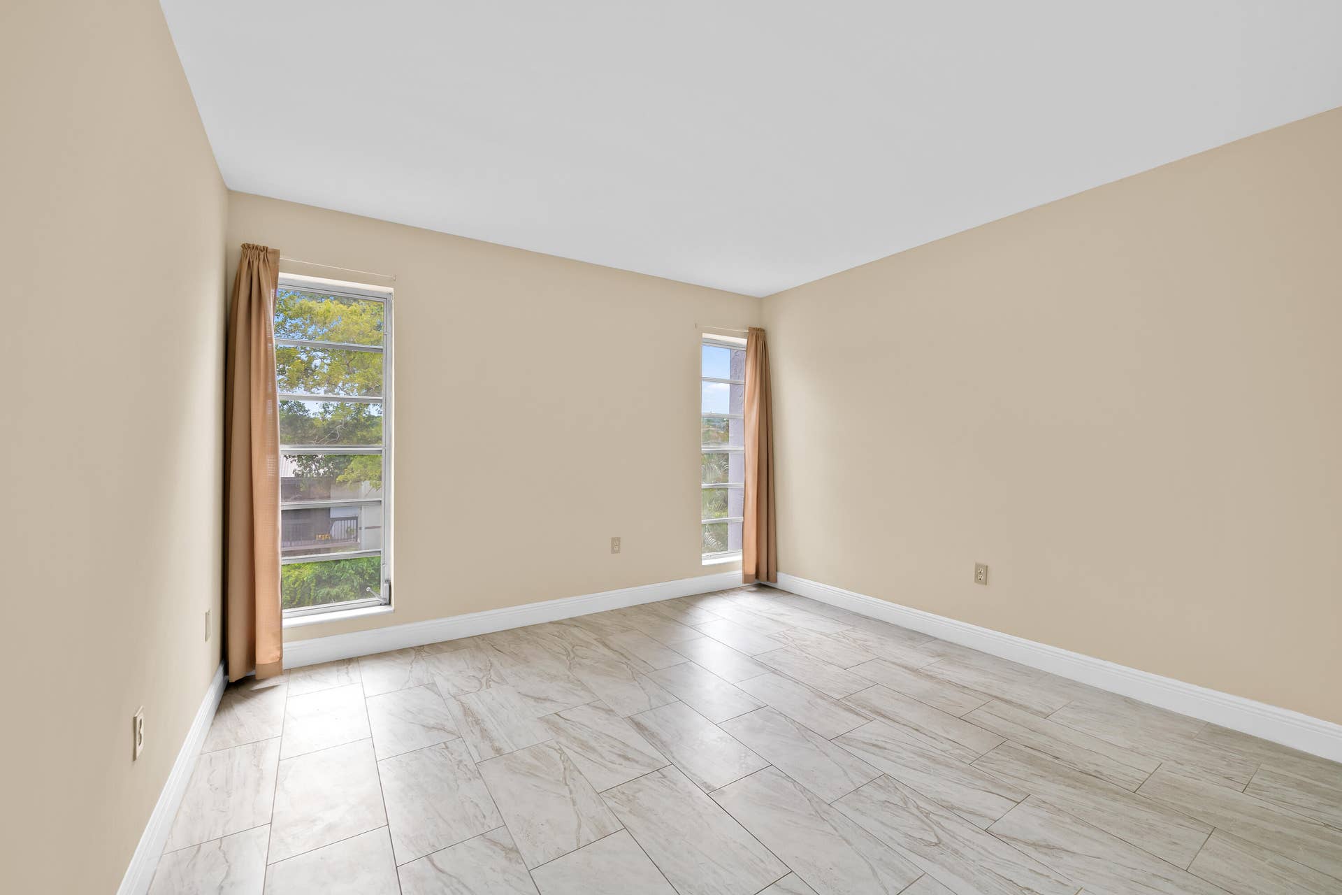 483 N Pine Island Road, #C304, Plantation, FL 33324 DSC_9236
