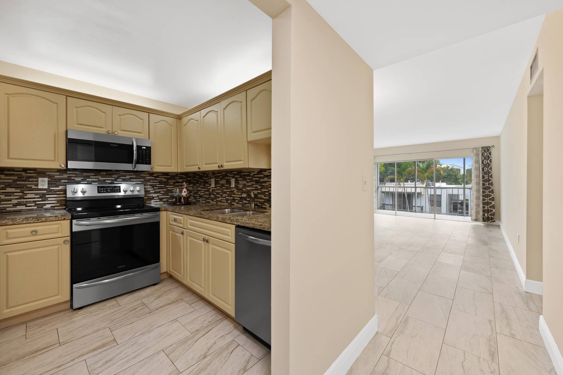 483 N Pine Island Road, #C304, Plantation, FL 33324 DSC_9213