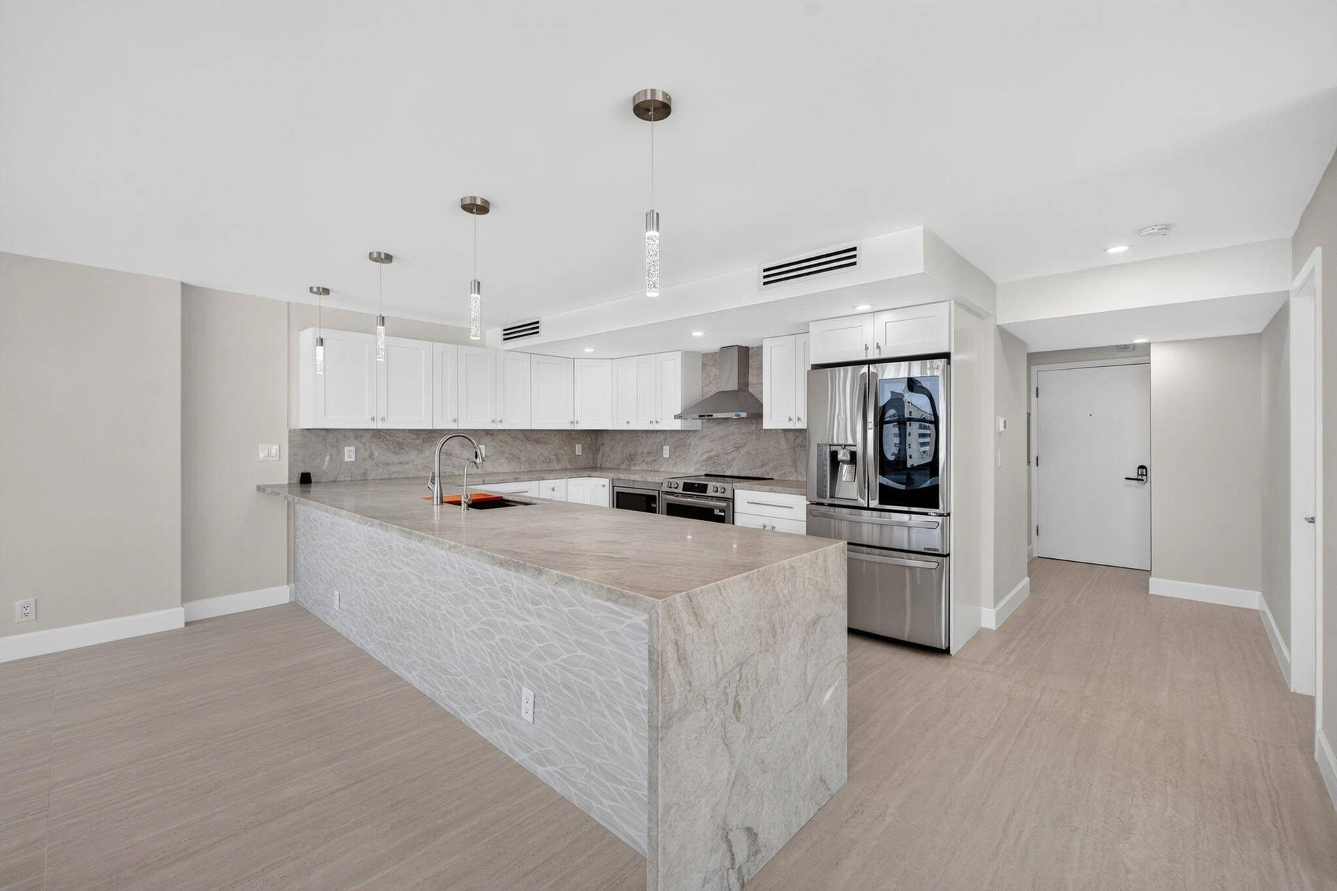 Brand new renovation throughout!