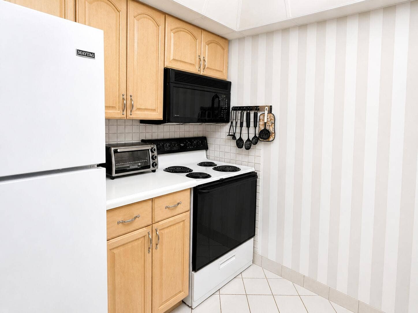 4501 S Ocean Boulevard, #D4, South Palm Beach, FL 33480 Kitchen