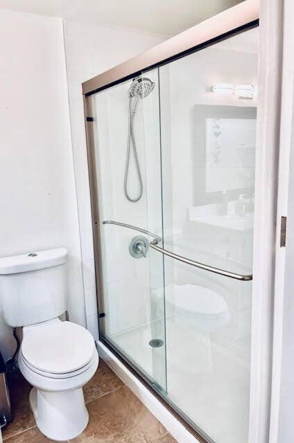 3850 Washington Street, #215, Hollywood, FL 33021 3850 215 master shower