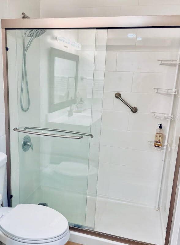 3850 Washington Street, #215, Hollywood, FL 33021 3850 215 master shower stall