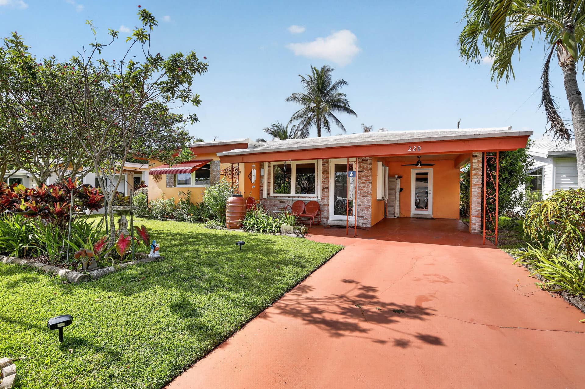 220 NW 48th Street, Oakland Park, FL 33309 Front