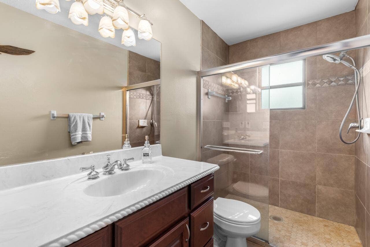 2nd Bathroom