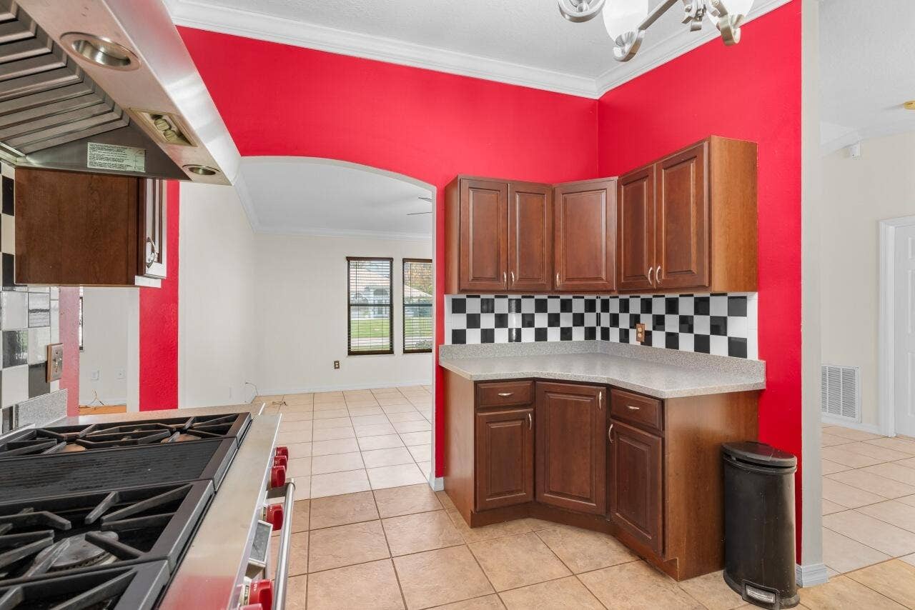 Added Cabinets view to Living Room