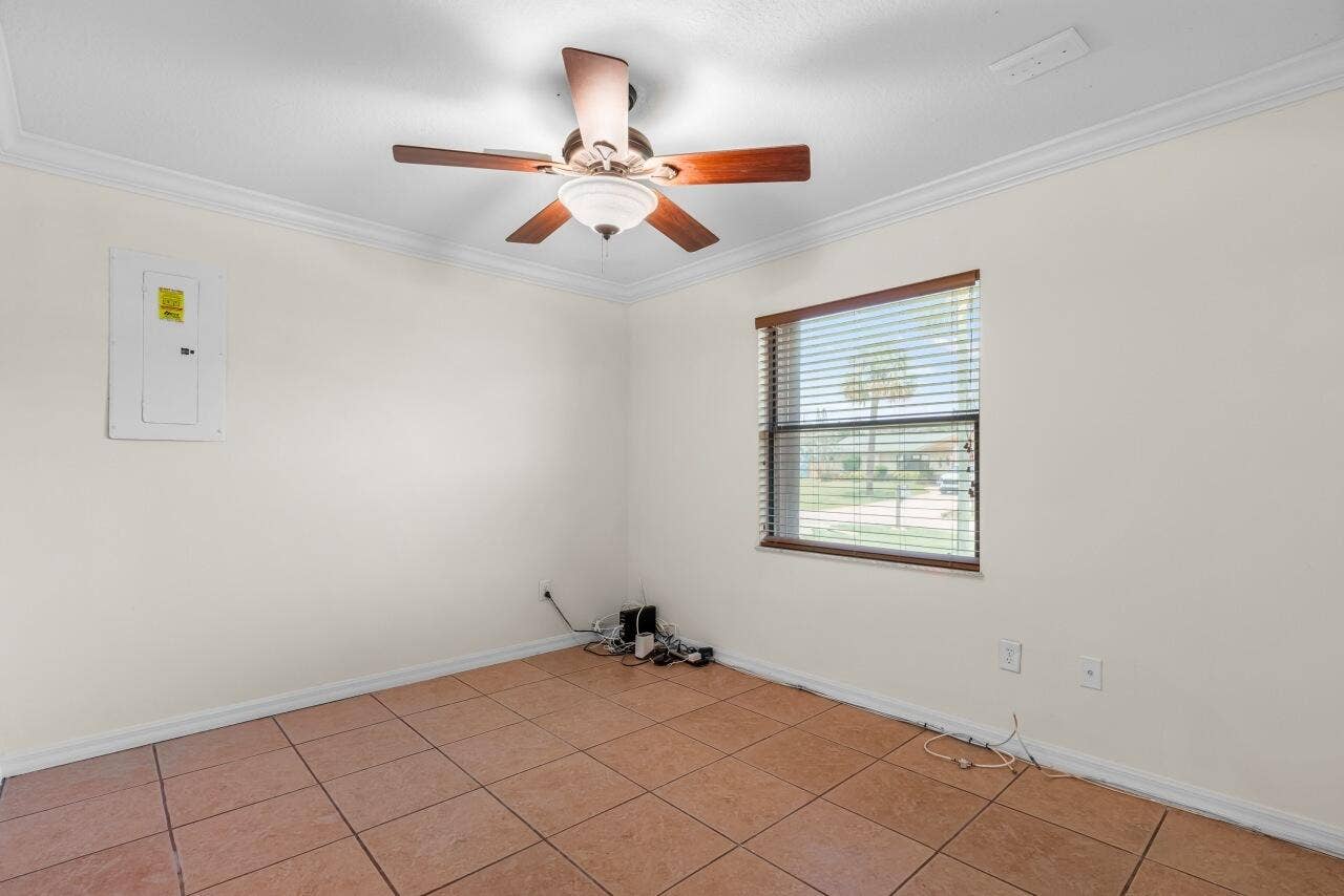 Third bedroom photo 1