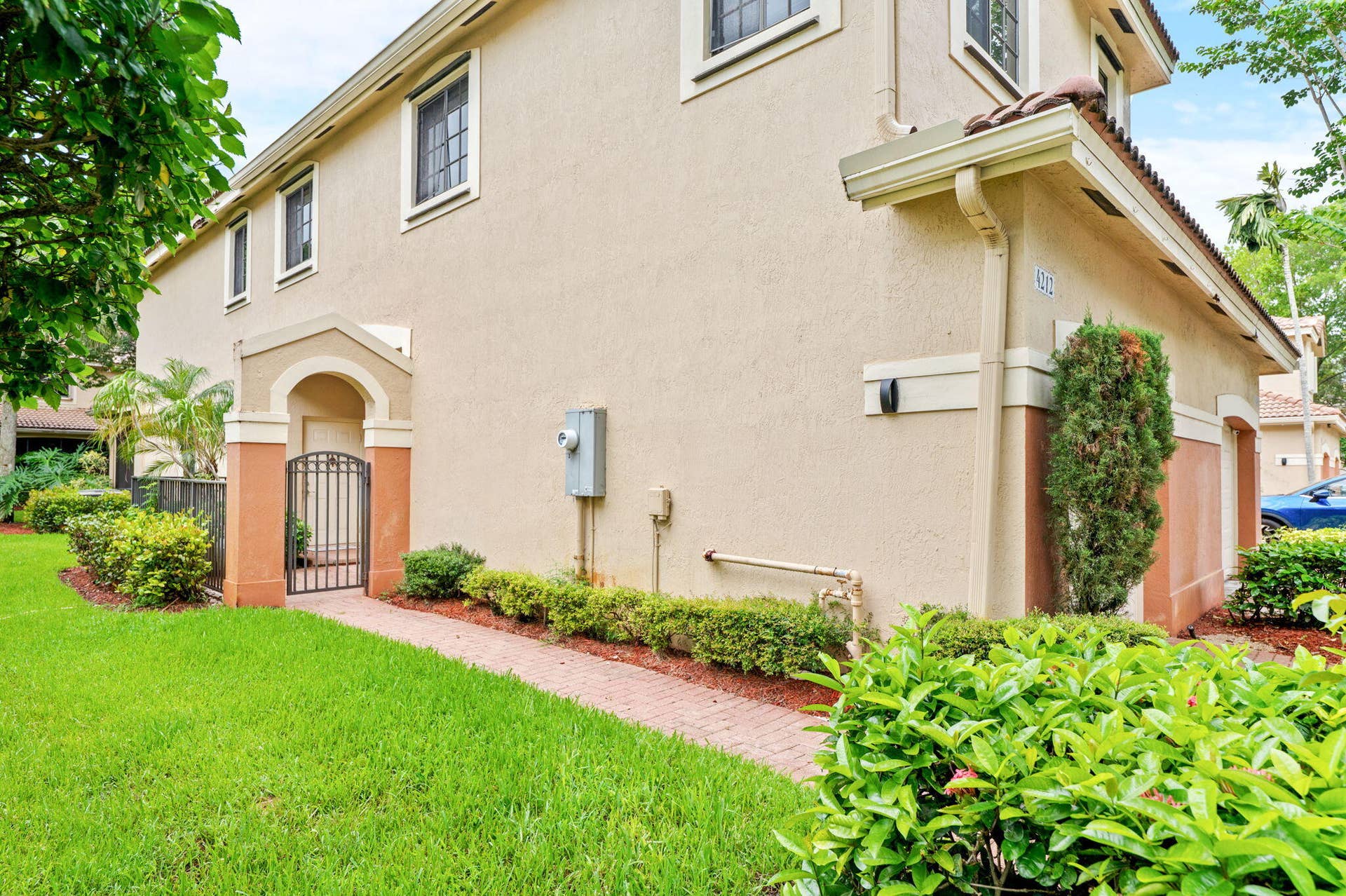 2-web-or-mls-4212-vineyard-cir