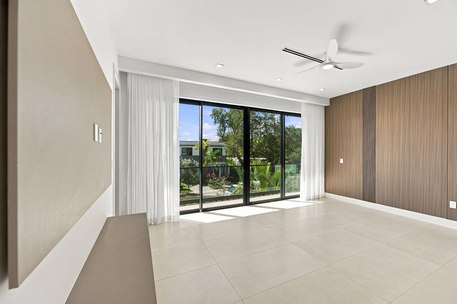 29-web-or-mls-1015-ne-3rd-st