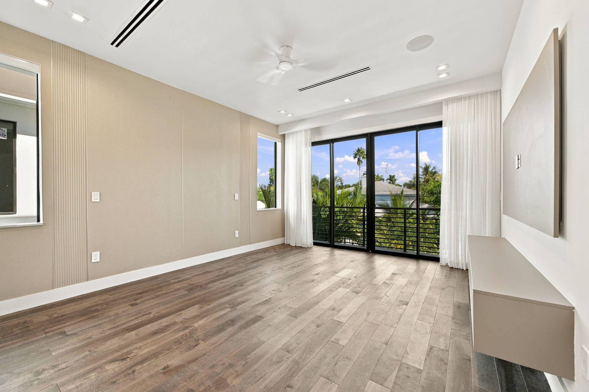 21-web-or-mls-1015-ne-3rd-st