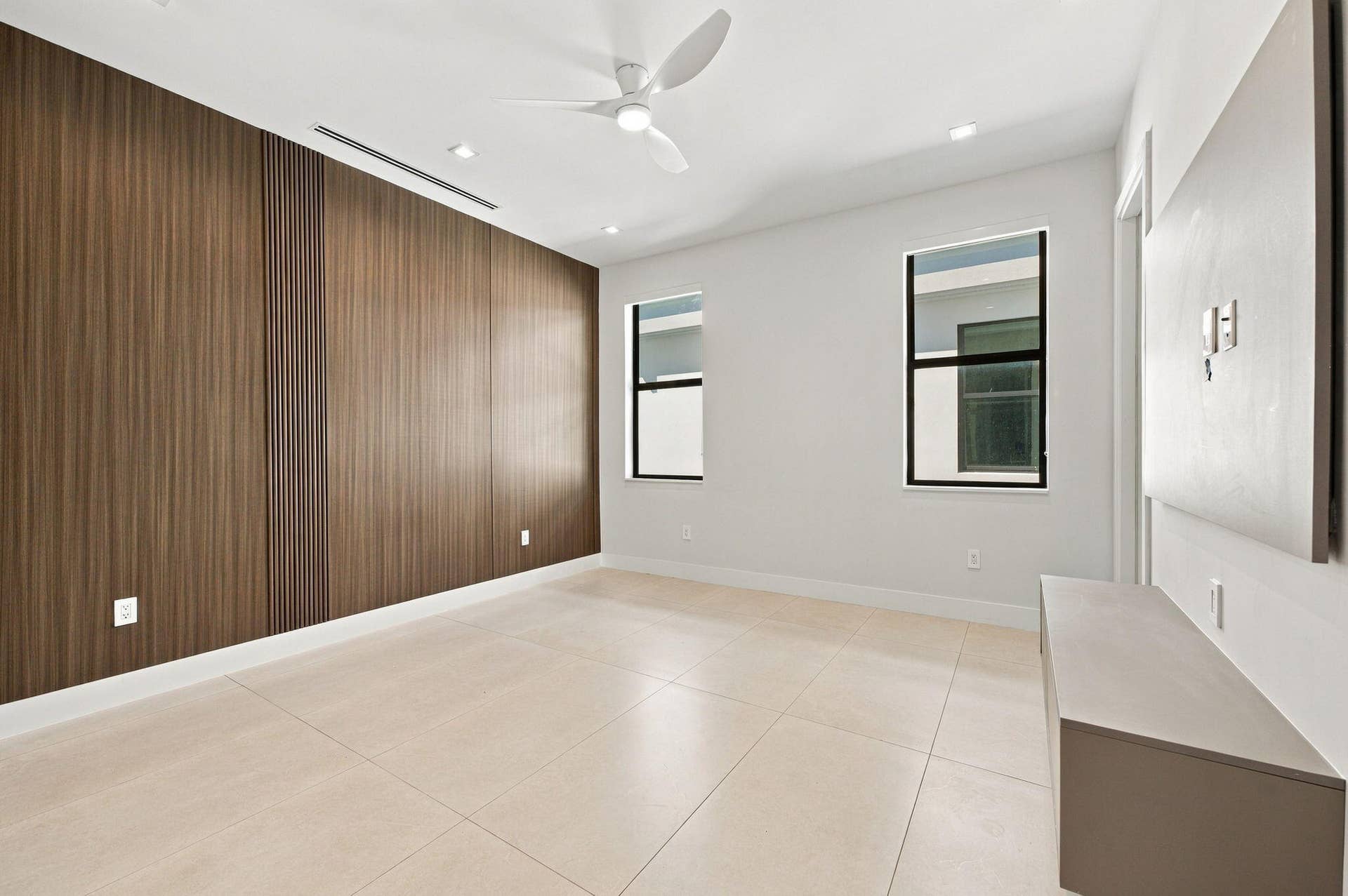 26-web-or-mls-1015-ne-3rd-st