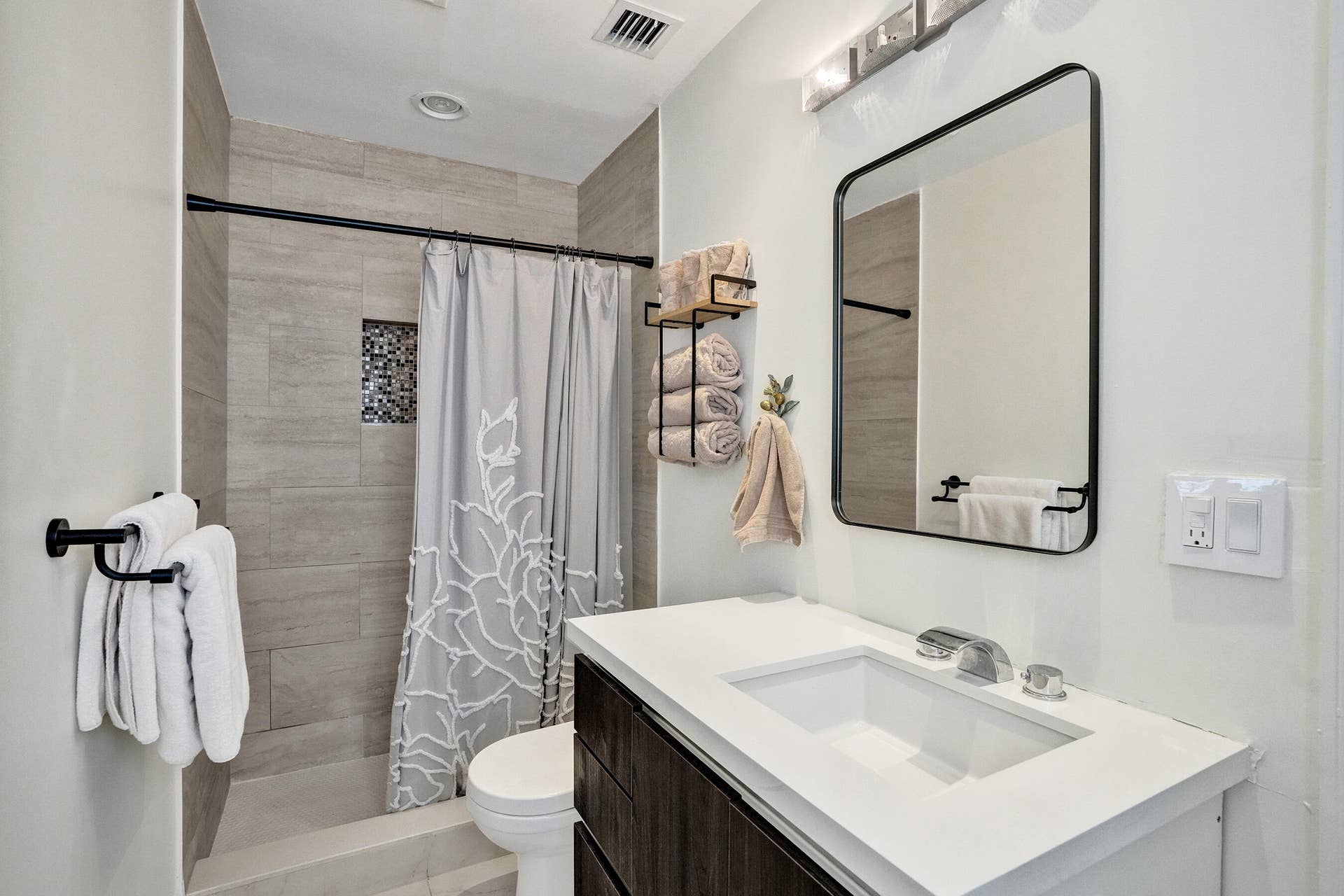 5830 NE 21st Terrace, Fort Lauderdale, FL 33308 DSC09660