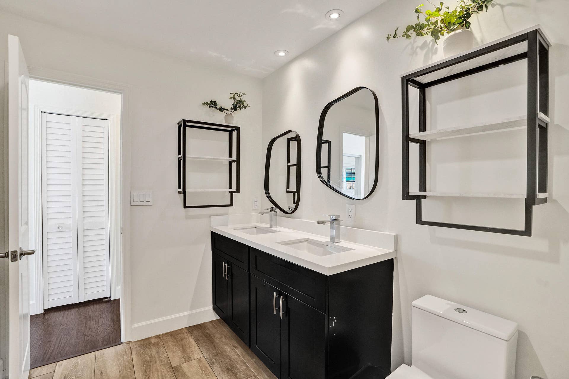 5830 NE 21st Terrace, Fort Lauderdale, FL 33308 DSC09756