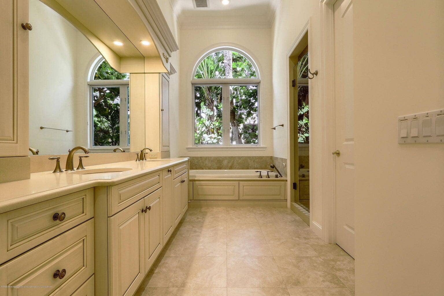 1426 N Ocean Boulevard, Palm Beach, FL 33480 1431 Primary Bath