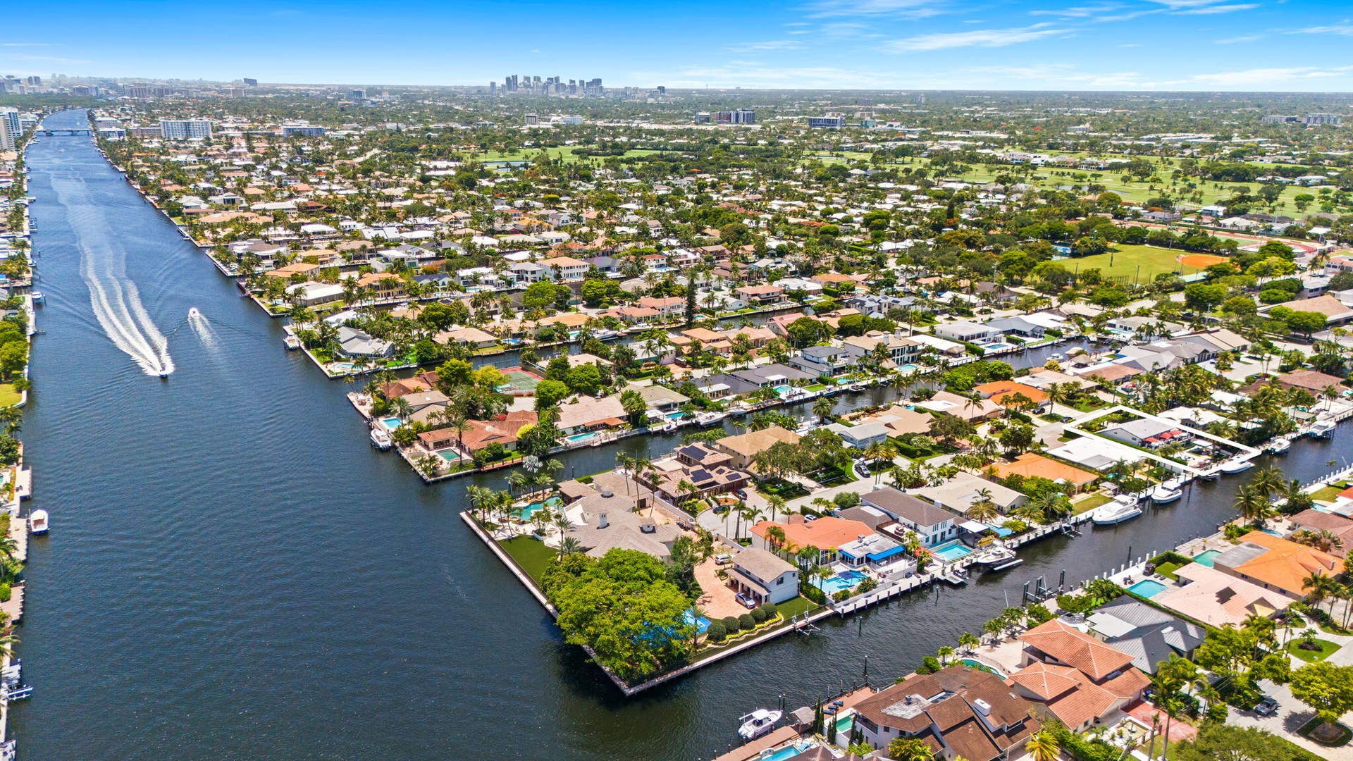 3051 NE 46th Street, Fort Lauderdale, FL 33308 8-web-or-mls-DJI_20260619133208_0390_D