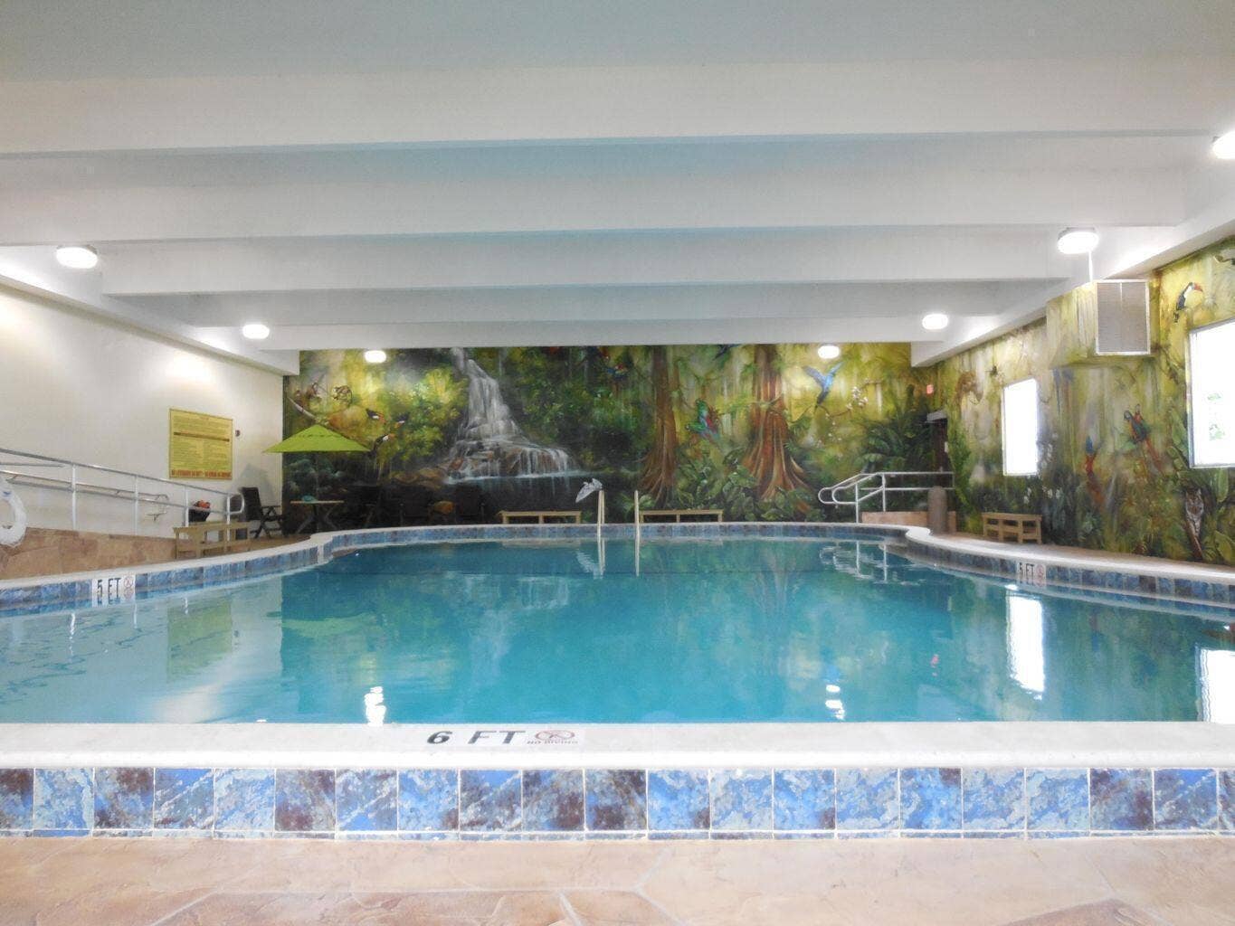 127 Chatham F, West Palm Beach, FL 33417 indoor pool
