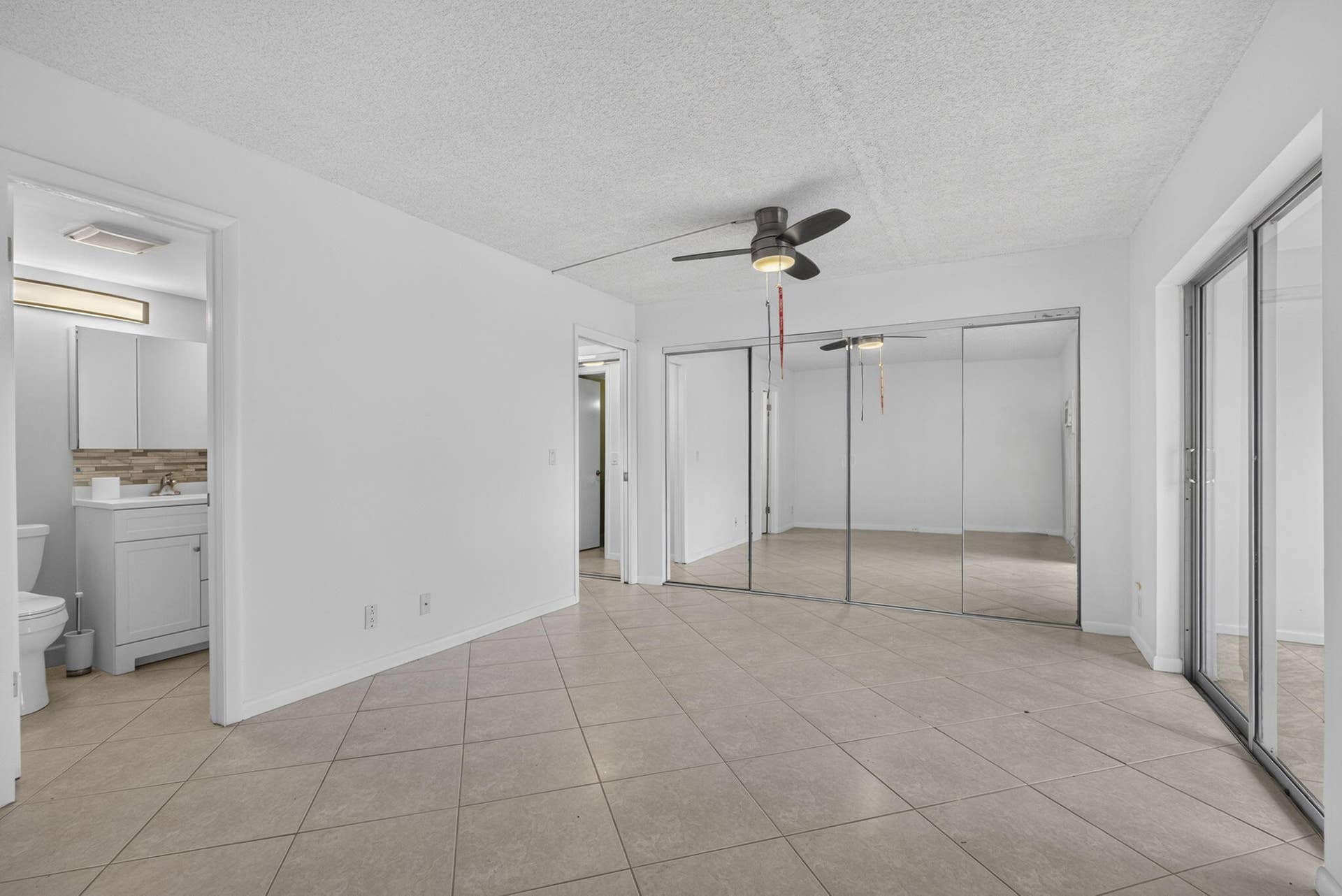 127 Chatham F, West Palm Beach, FL 33417 22-web-or-mls-BS1A5621