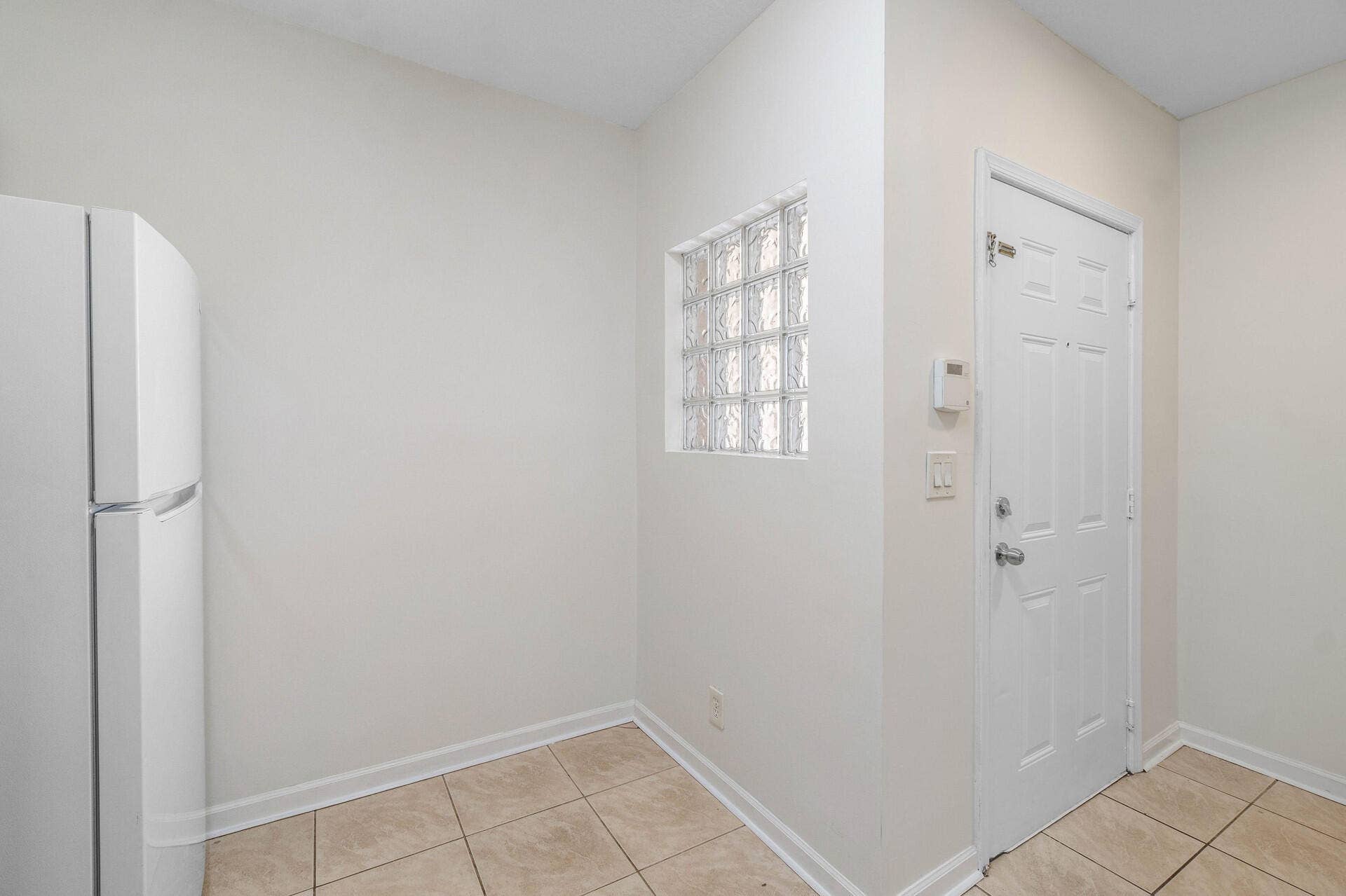 1161 Golden Lakes Boulevard, #1325, West Palm Beach, FL 33411 Kitchen