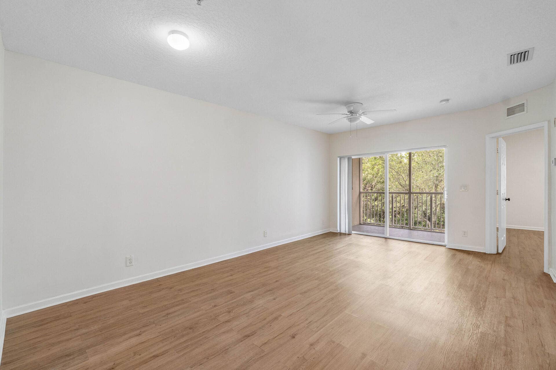1161 Golden Lakes Boulevard, #1325, West Palm Beach, FL 33411 Social area
