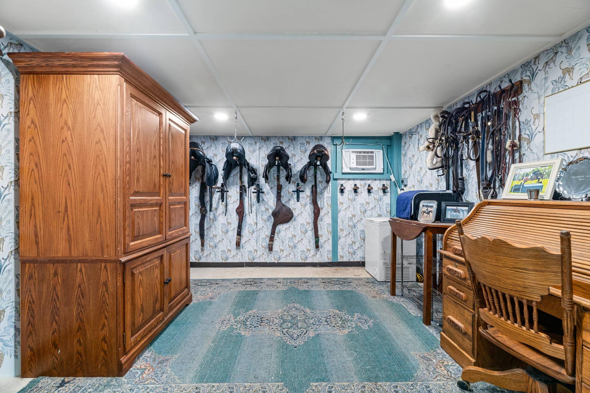 Center Aisle 7 Stall Barn