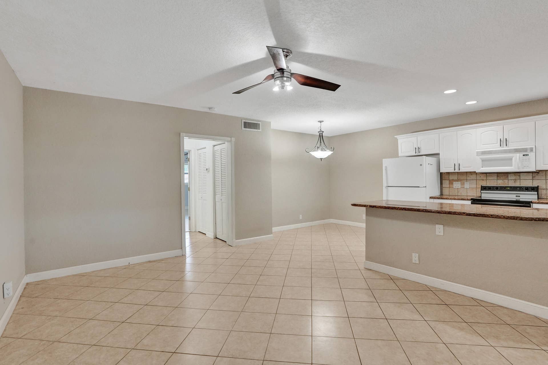 2734 NE 27th Court, #17, Lighthouse Point, FL 33064 DSC01415