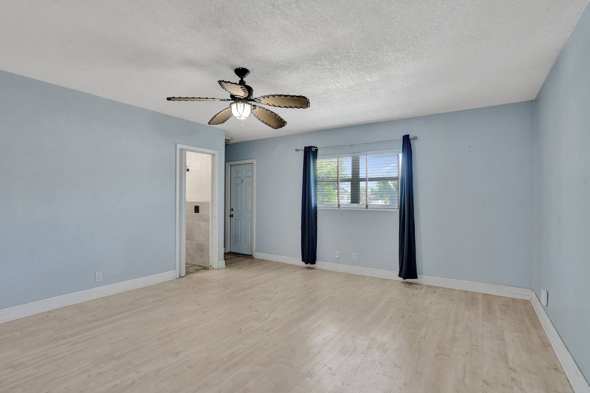 2734 NE 27th Court, #17, Lighthouse Point, FL 33064 DSC01463