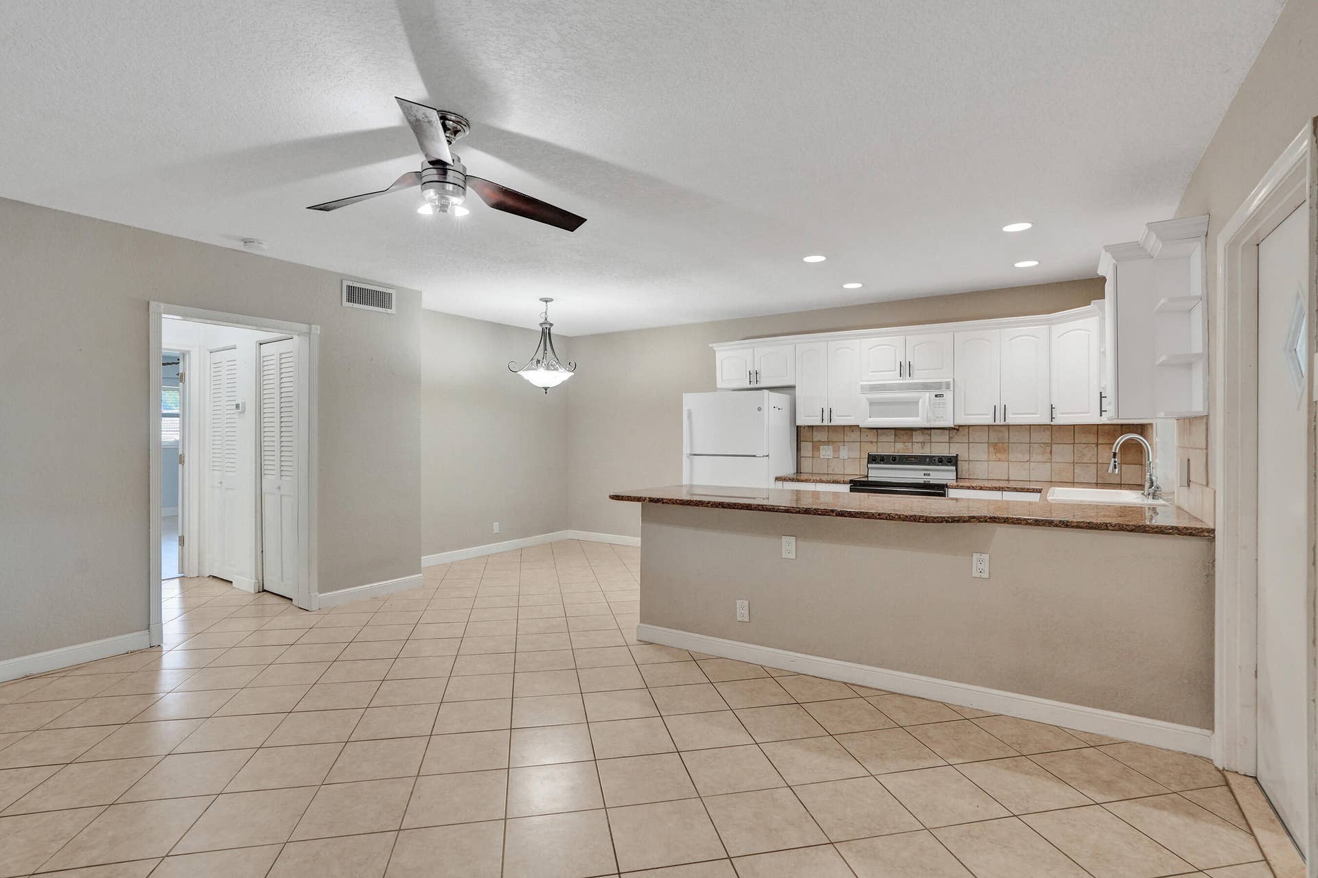 2734 NE 27th Court, #17, Lighthouse Point, FL 33064 DSC01412