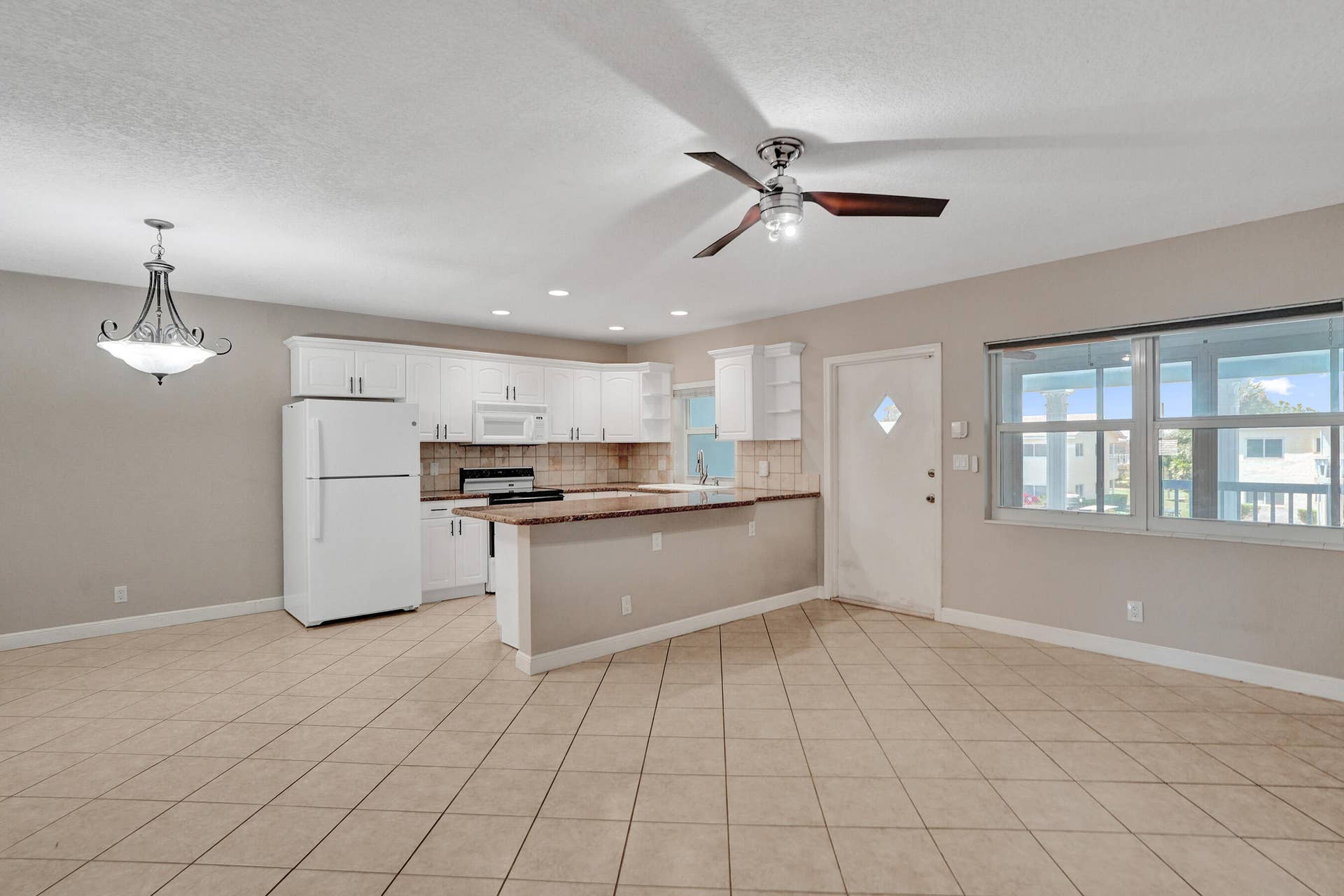 2734 NE 27th Court, #17, Lighthouse Point, FL 33064 DSC01418