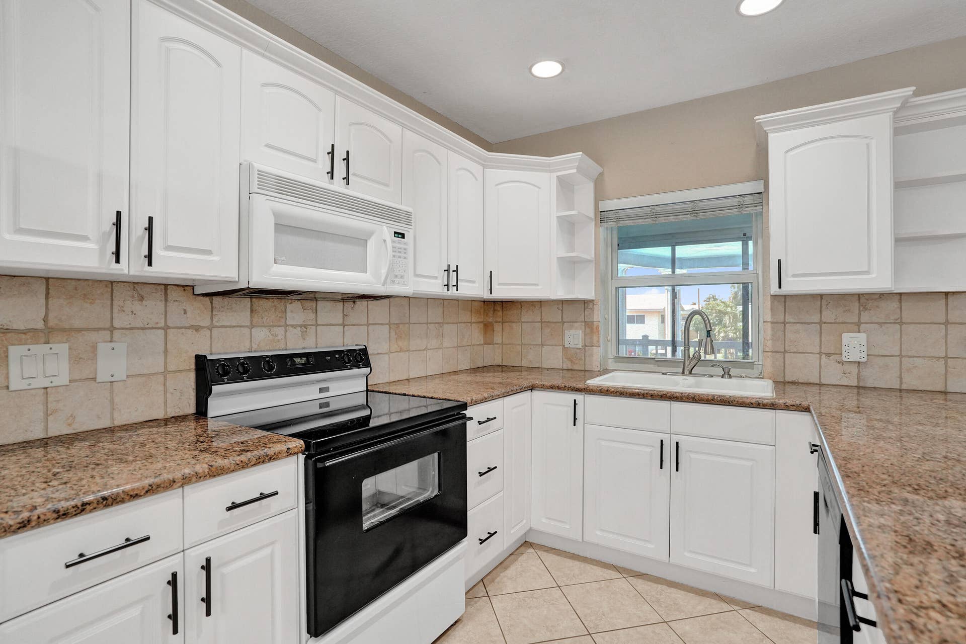 2734 NE 27th Court, #17, Lighthouse Point, FL 33064 DSC01436