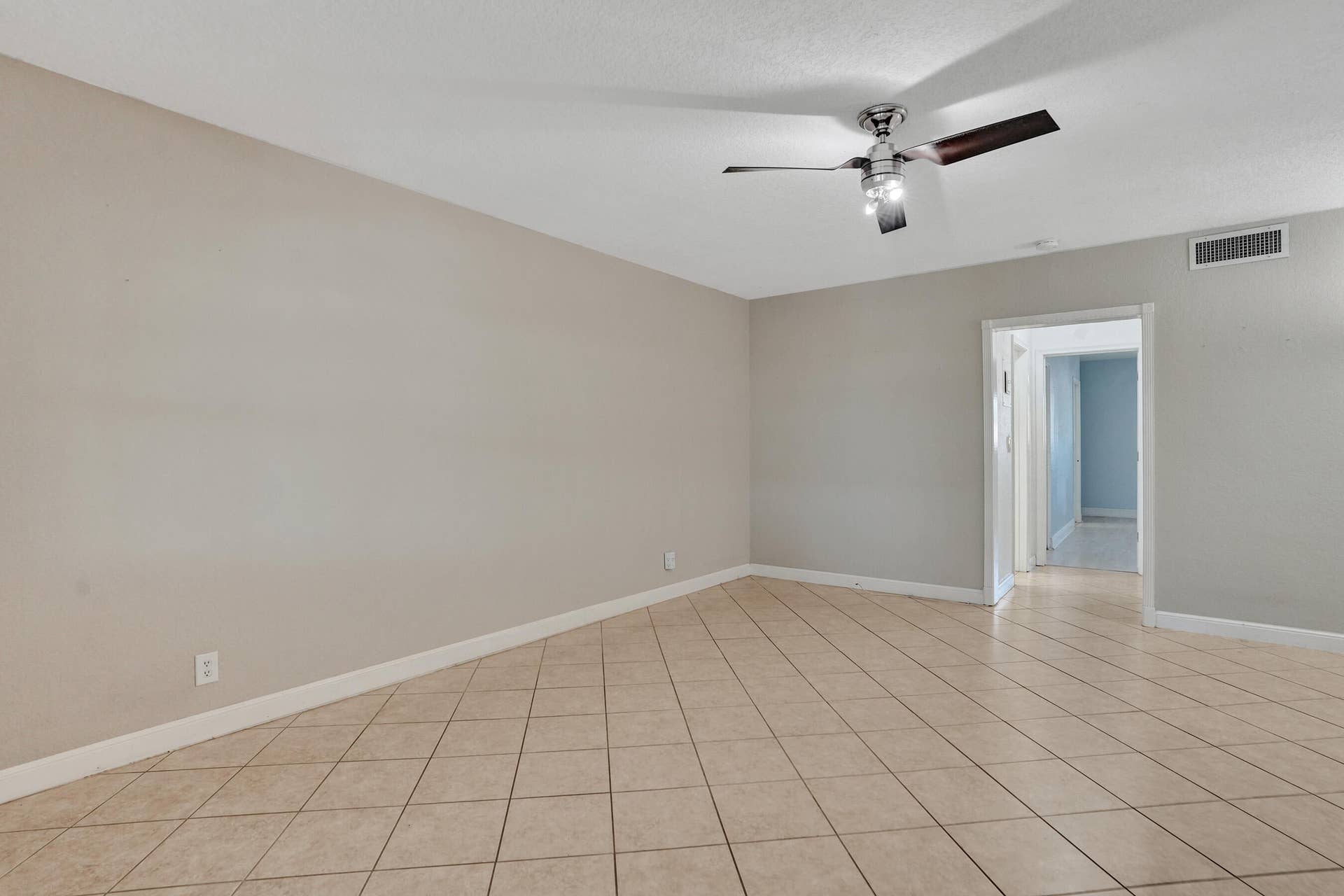2734 NE 27th Court, #17, Lighthouse Point, FL 33064 DSC01409