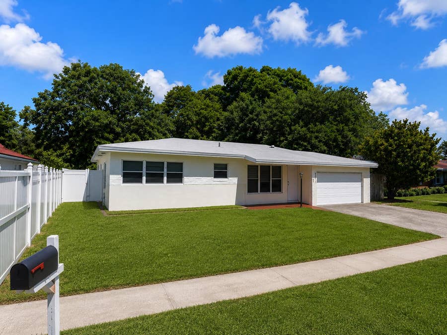 Property photo for 557 W Dayton Circle, Fort Lauderdale, FL