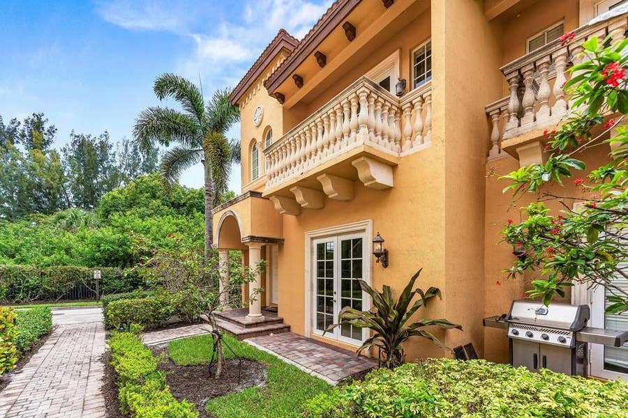 Property photo for 210 NE 69th Circle, Boca Raton, FL