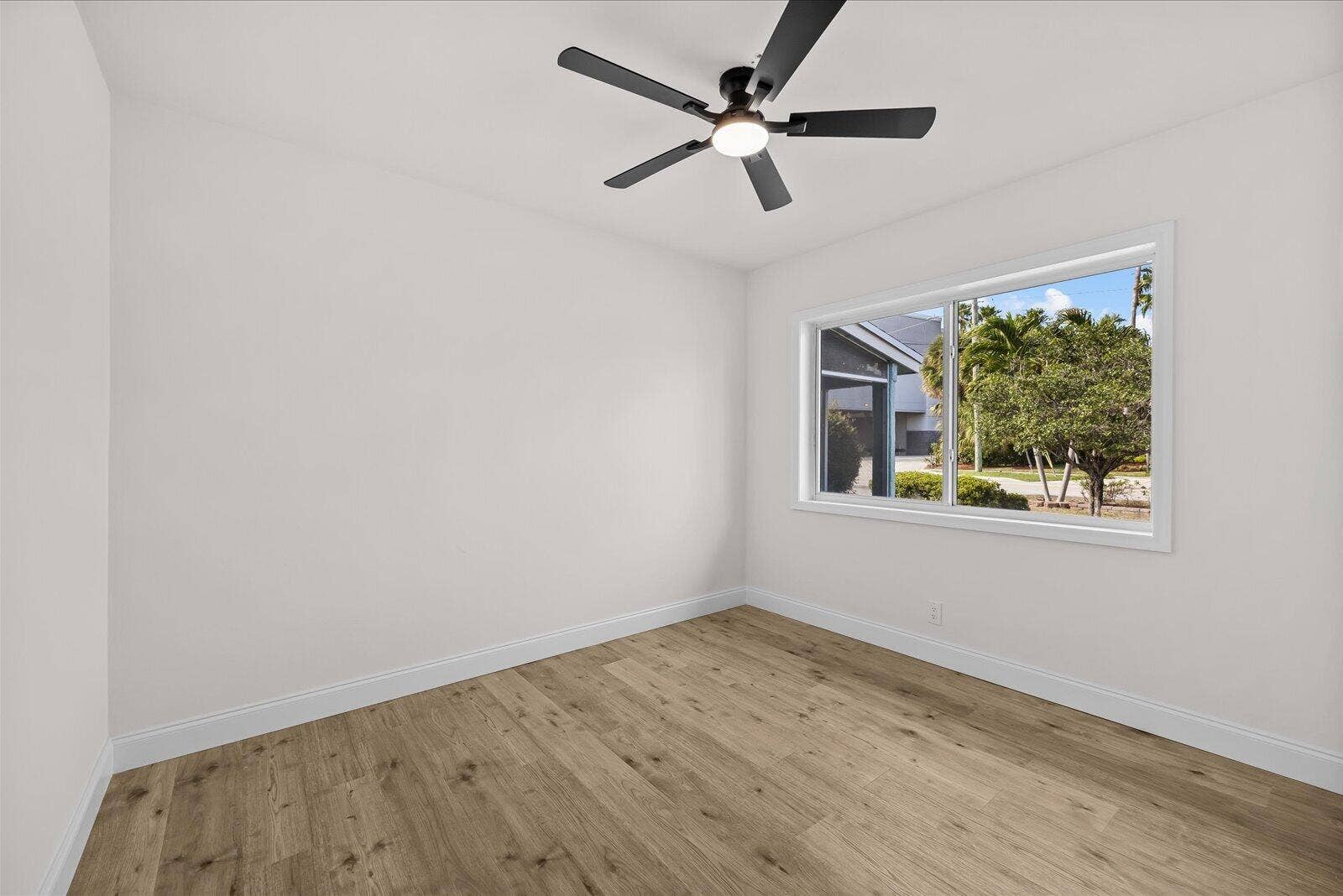 800 SE 13th Court, Deerfield Beach, FL 33441 26-800 in-20