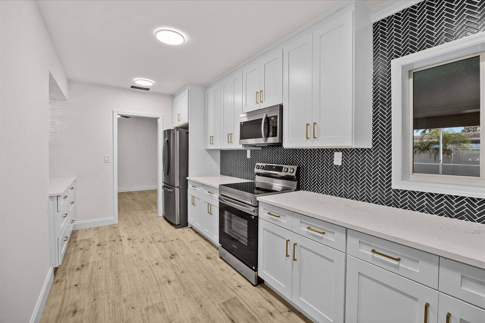 800 SE 13th Court, Deerfield Beach, FL 33441 13-800 in-9