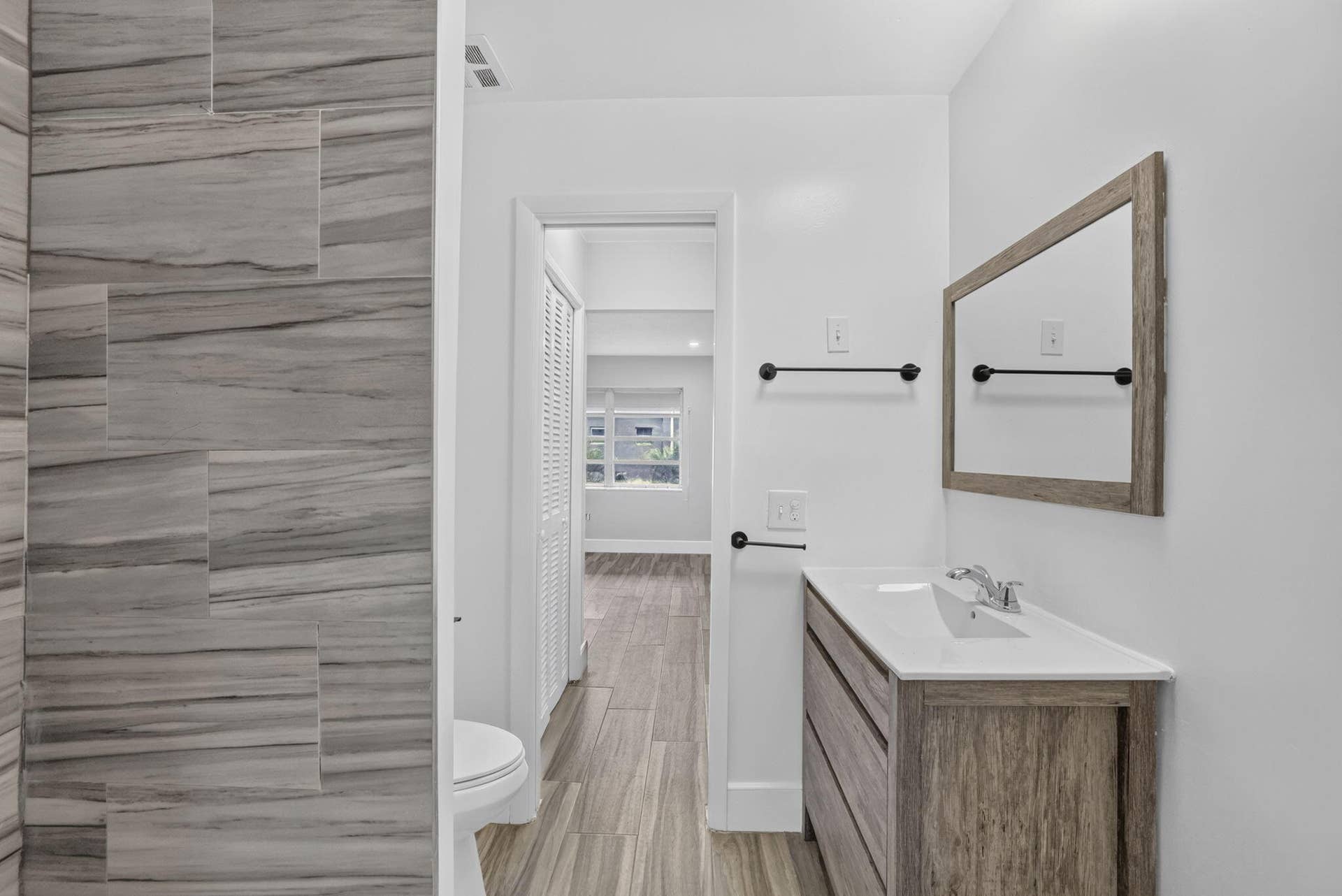 801 Pine Drive, #12, Pompano Beach, FL 33060 Full Bathroom