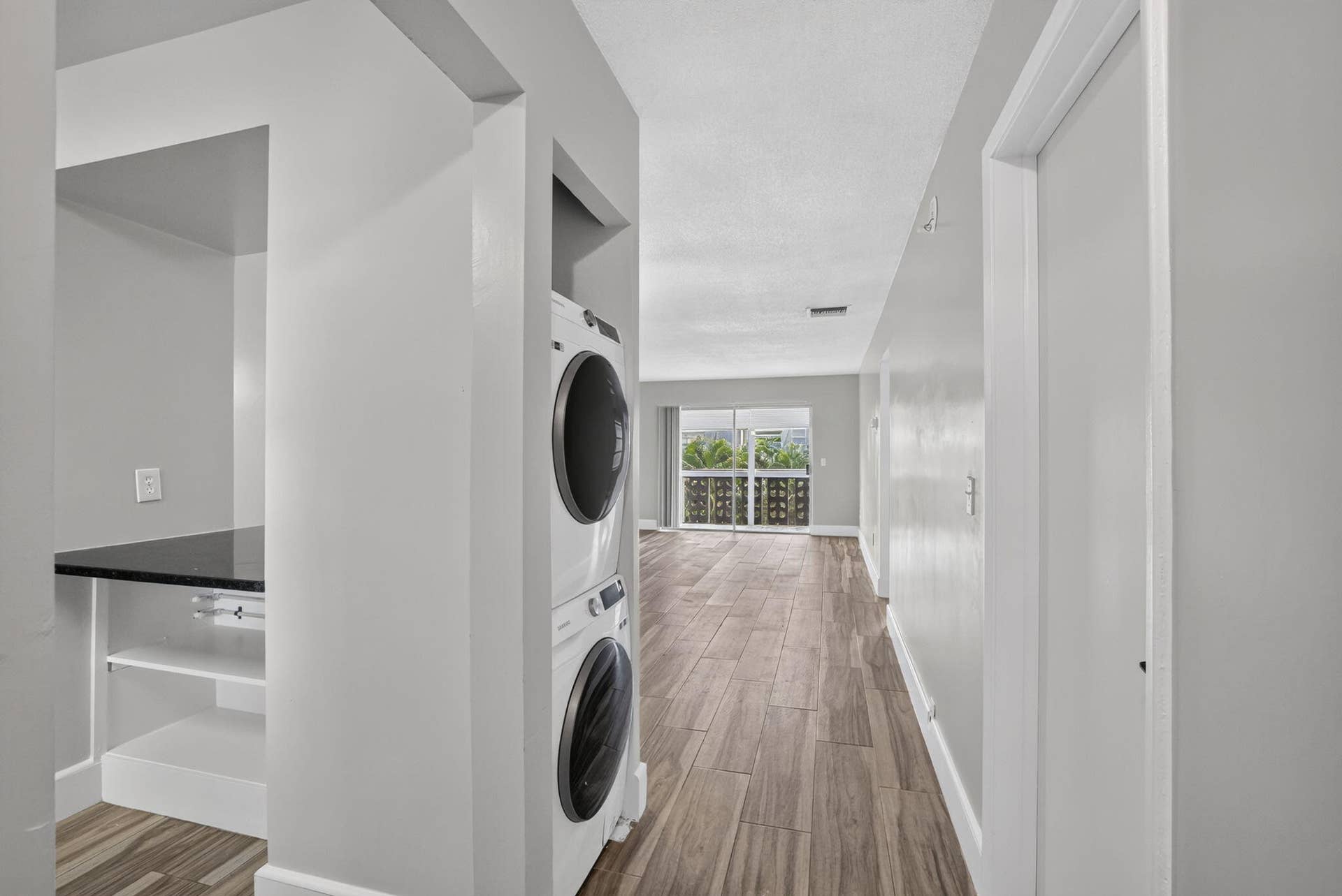 801 Pine Drive, #12, Pompano Beach, FL 33060 Entry w/ Washer & Dryer