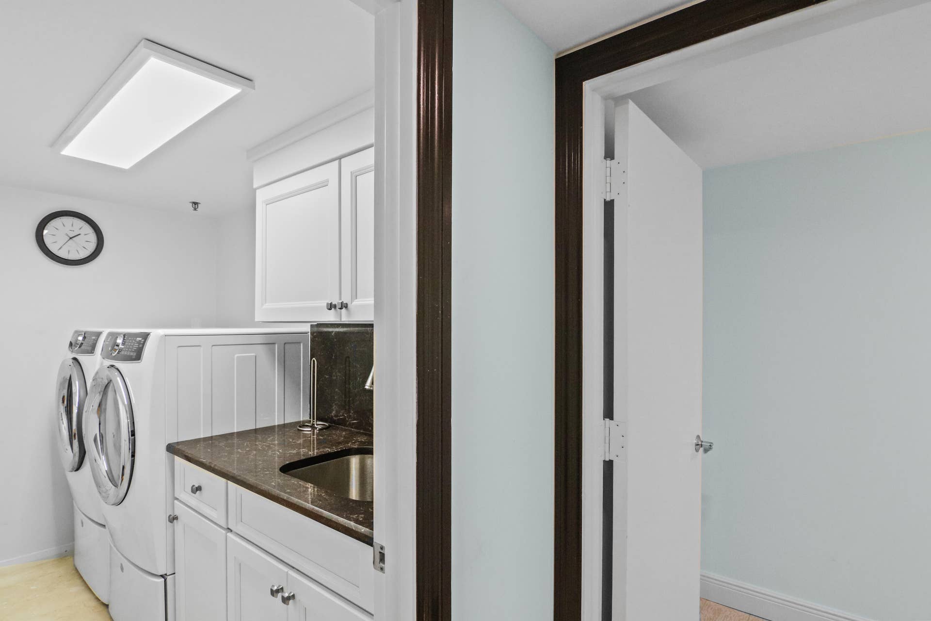 100 Lakeshore Drive, #458, North Palm Beach, FL 33408 Laundry Room