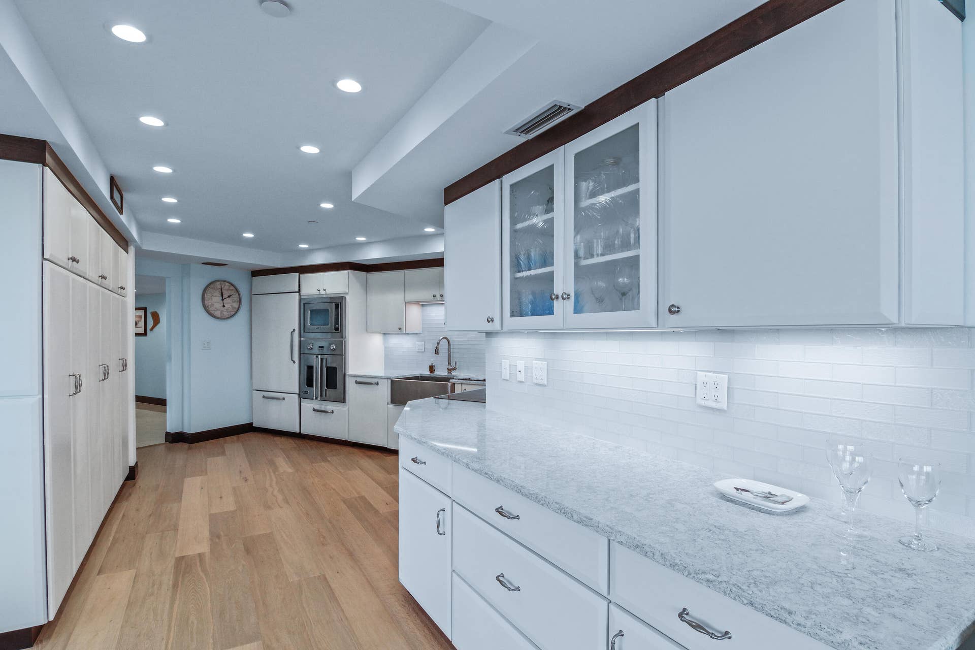 100 Lakeshore Drive, #458, North Palm Beach, FL 33408 Kitchen - Viking & Bosch appliances.
