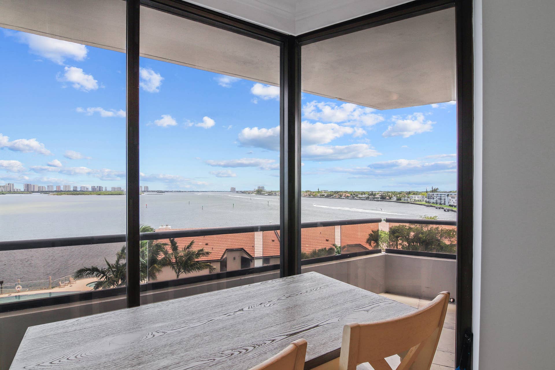 100 Lakeshore Drive, #458, North Palm Beach, FL 33408 Breakfast Nook off Kitchen