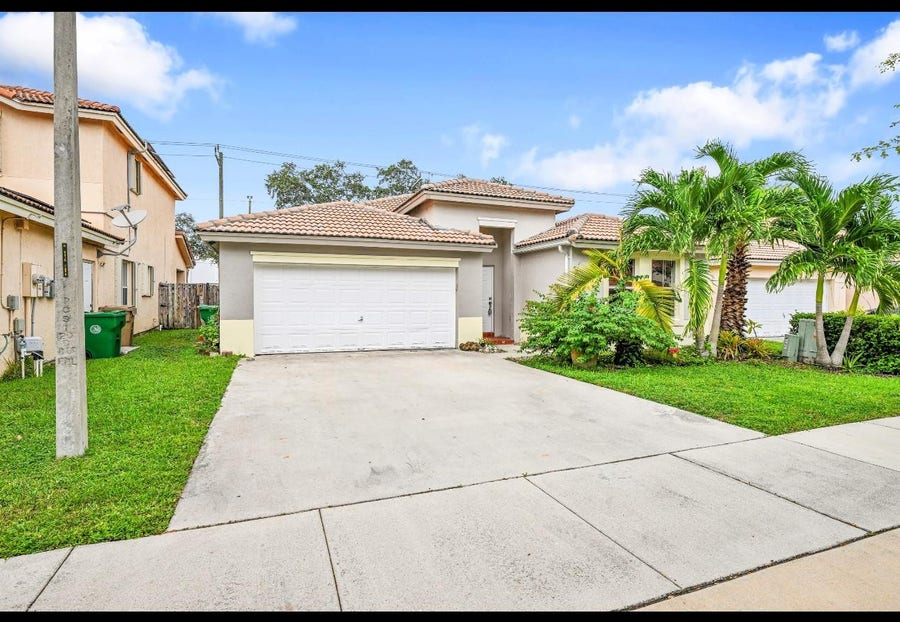 Property photo for 13761 N Garden Cove Circle, Davie, FL