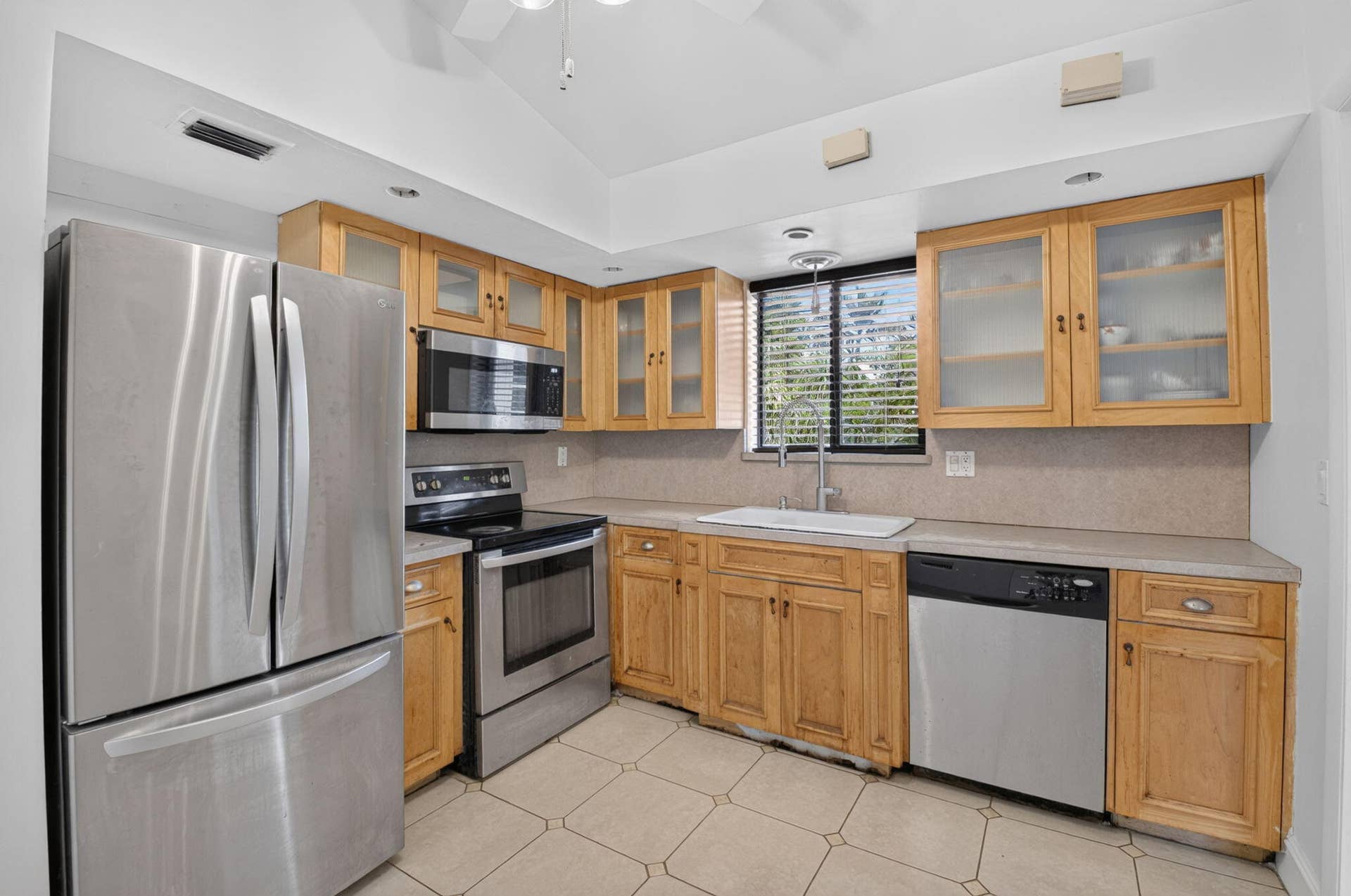 424 NW 12th Avenue, Boca Raton, FL 33486 Kitchen